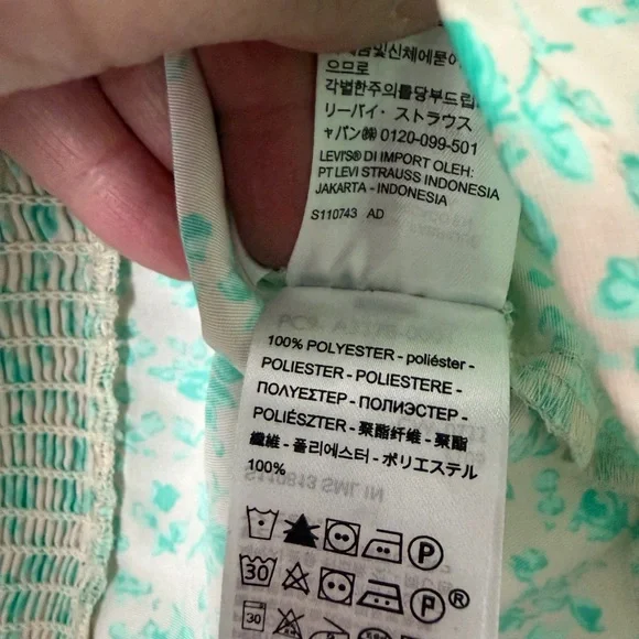 Levi’s Floral Square-Neck Puff Sleeve Crop Top - Picture 7 of 9